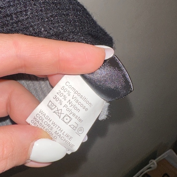 Shein Black & Gray Sweater - Picture 4 of 4